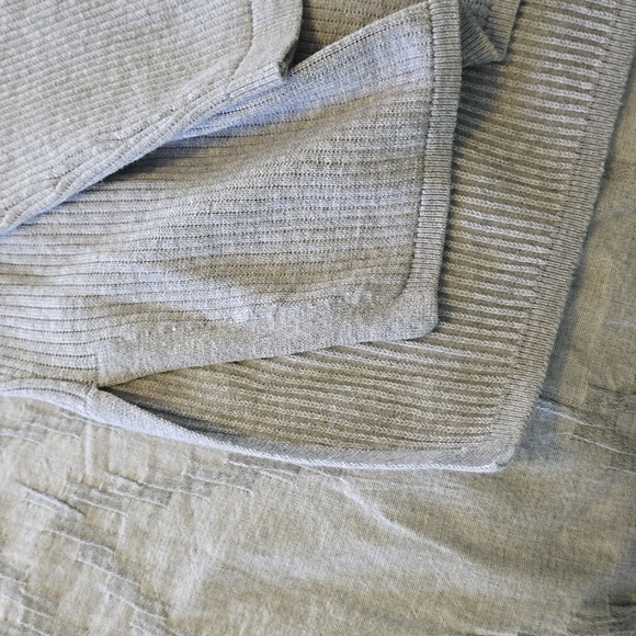 Sweater - Picture 4 of 5